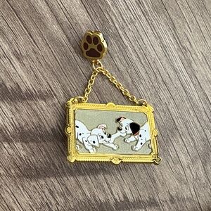 101 Dalmations Paw Pendant Pin , loungefly Disney